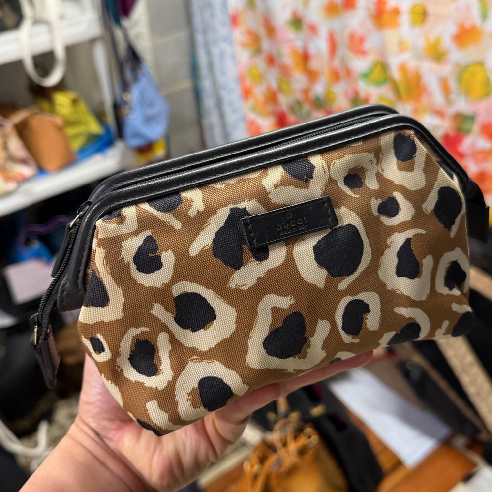 gucci pouch
